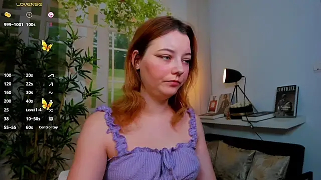 pretty little thing online show from 25, 11, 2025