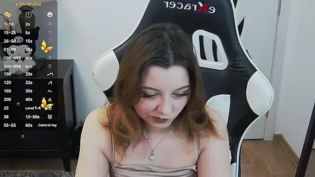 pretty little thing online show from 25, 4, 2026