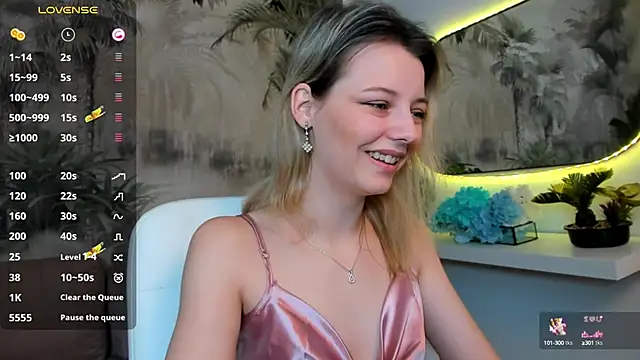 pretty little thing online show from 15, 1, 2025