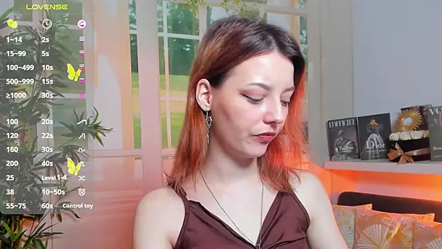 pretty little thing online show from 11, 3, 2025