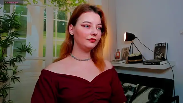 pretty little thing online show from 12, 11, 2025