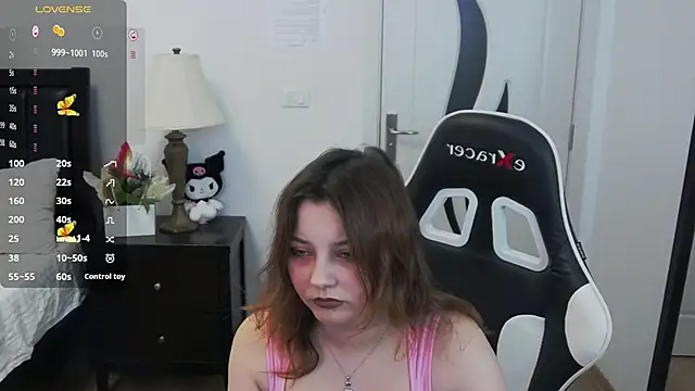 pretty little thing online show from 20, 3, 2026