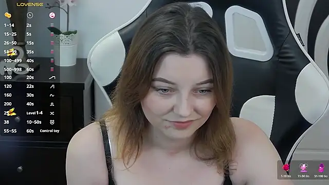 pretty little thing online show from 29, 5, 2026