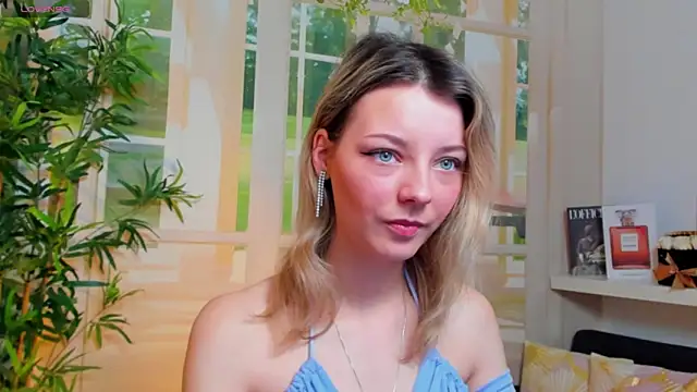 pretty little thing online show from 31, 1, 2025