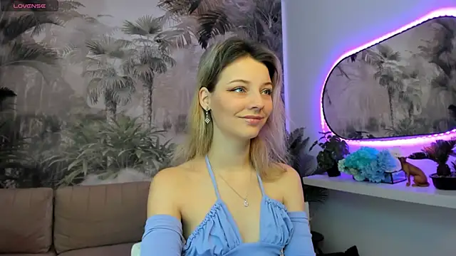 pretty little thing online show from 13, 1, 2025