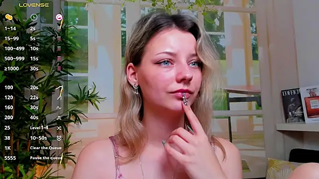 pretty little thing online show from 30, 1, 2025