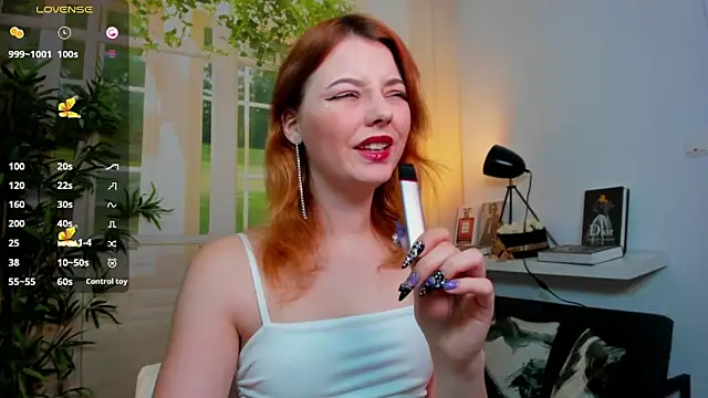 pretty little thing online show from 25, 10, 2025