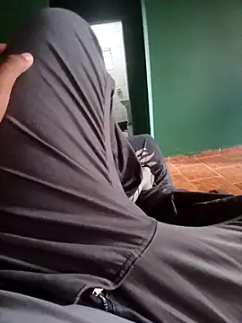 Snapshot of morenogts69 chatting on 21, 9, 2025 morenogts69 online show from 21, 9, 2025