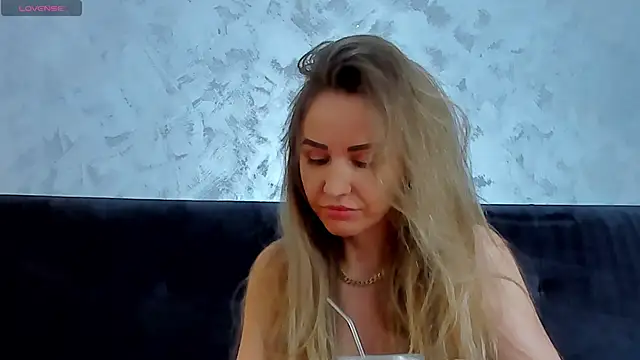 3lla Rose online show from 20, 2, 2026