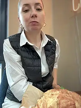 Snapshot of Crazy-Rosa chatting on 12, 3, 2025 Crazy-Rosa online show from 12, 3, 2025