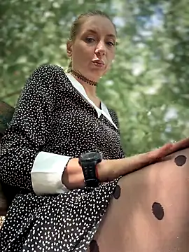 Snapshot of Crazy-Rosa chatting on 11, 9, 2025 Crazy-Rosa online show from 11, 9, 2025