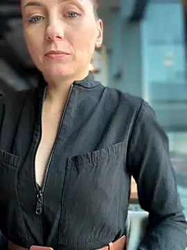 Snapshot of Crazy-Rosa chatting on 30, 10, 2025 Crazy-Rosa online show from 30, 10, 2025