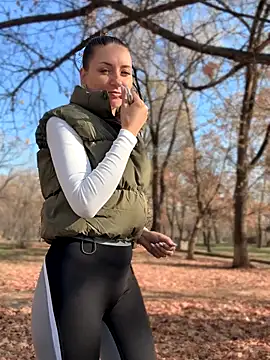 Snapshot of Crazy-Rosa chatting on 2, 11, 2025 Crazy-Rosa online show from 2, 11, 2025