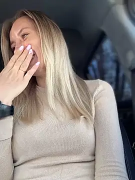 Snapshot of Crazy-Rosa chatting on 12, 11, 2025 Crazy-Rosa online show from 12, 11, 2025