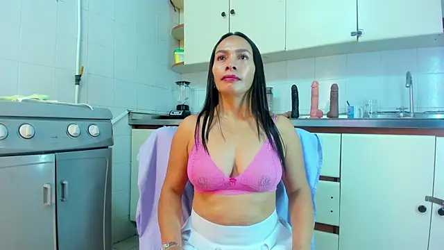 MaduraLuciana online show from 23, 10, 2025