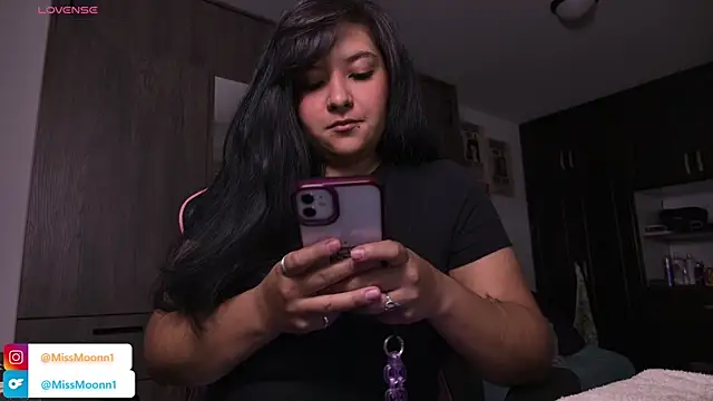 Steph moon  online show from 14, 9, 2025