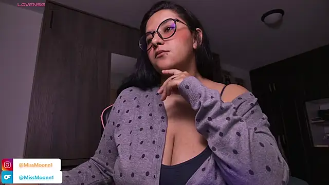 Steph moon  online show from 18, 9, 2025