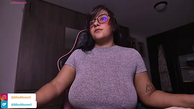 Steph moon  online show from 8, 10, 2025