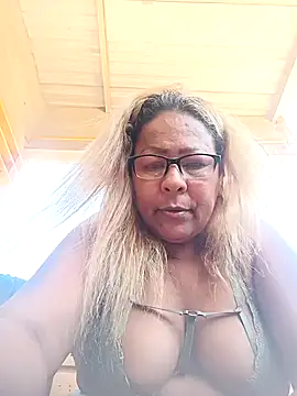 Afroditabichota online show from 5, 10, 2025