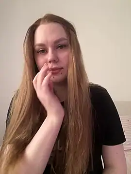 Snapshot of Marylallka5 chatting on 8, 7, 2026 Marylallka5 online show from 8, 7, 2026