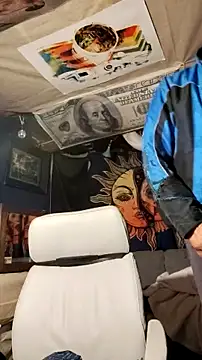 Gillygilly76 online show from 25, 2, 2025