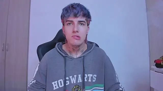 Snapshot of leave_me_alone1 chatting on 11, 12, 2024 leave me alone1 online show from 11, 12, 2024