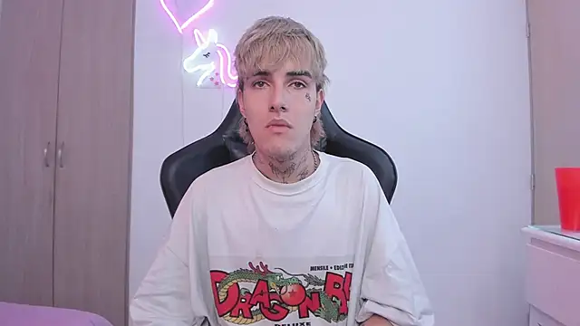 Snapshot of leave_me_alone1 chatting on 13, 1, 2025 leave me alone1 online show from 13, 1, 2025