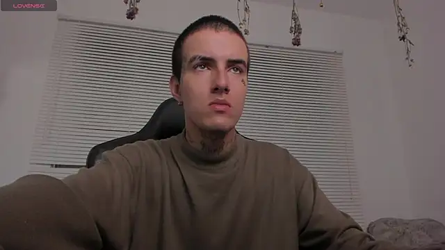 Snapshot of leave_me_alone1 chatting on 27, 2, 2025 leave me alone1 online show from 27, 2, 2025