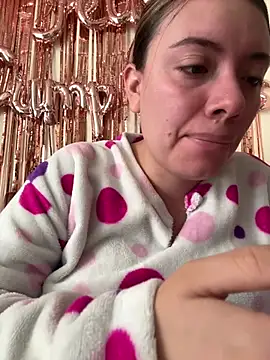 Snapshot of valery_mora chatting on 15, 6, 2026 valery mora online show from 15, 6, 2026