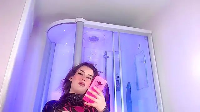 sexy-luna-star-ts online show from 8, 10, 2025