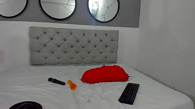 Snapshot of Sophie_and_andress chatting on 3, 10, 2025 Sophie and andress online show from 3, 10, 2025