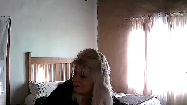 Miahotmilf online show from 12, 10, 2025