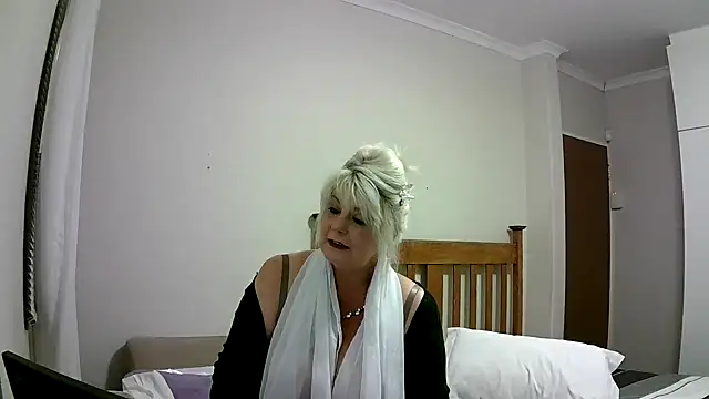 Miahotmilf online show from 28, 12, 2024