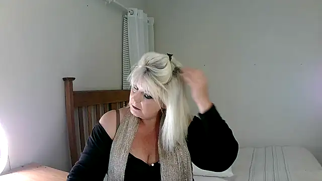 Miahotmilf online show from 8, 3, 2025