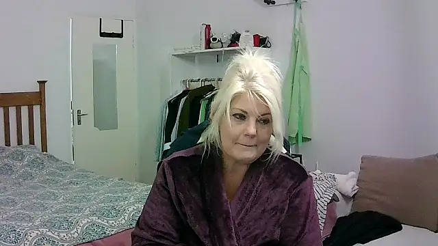 Miahotmilf online show from 9, 5, 2026