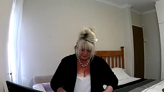 Miahotmilf online show from 27, 12, 2024