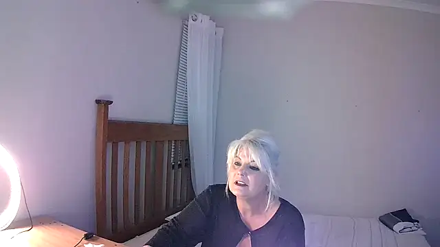 Miahotmilf online show from 8, 2, 2025