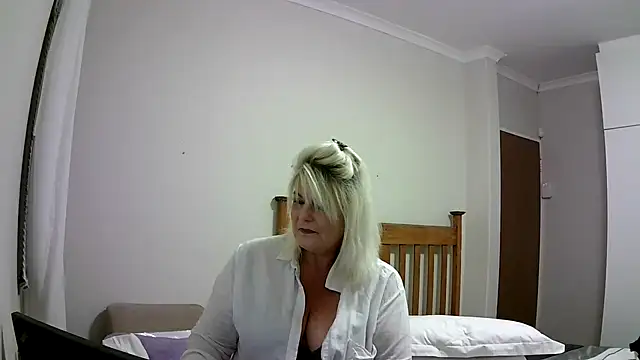 Miahotmilf online show from 26, 12, 2024