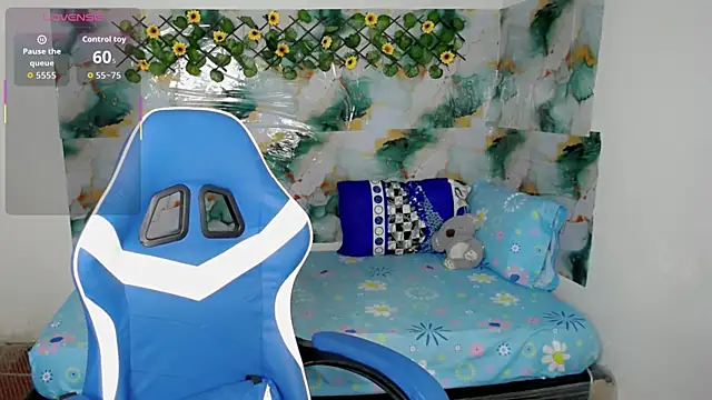 Snapshot of Emma-mae chatting on 4, 3, 2026 Emma-mae online show from 4, 3, 2026