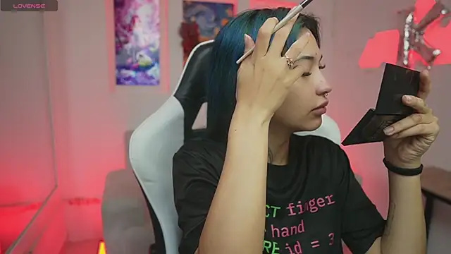 Snapshot of KayraOwen chatting on 28, 10, 2025 KayraOwen online show from 28, 10, 2025