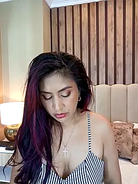 MonicaMoret online show from 17, 3, 2025