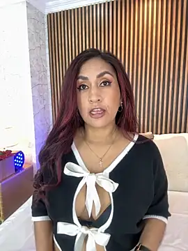 MonicaMoret online show from 25, 9, 2025