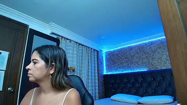 Snapshot of stella_xue chatting on 17, 10, 2025 stella xue online show from 17, 10, 2025