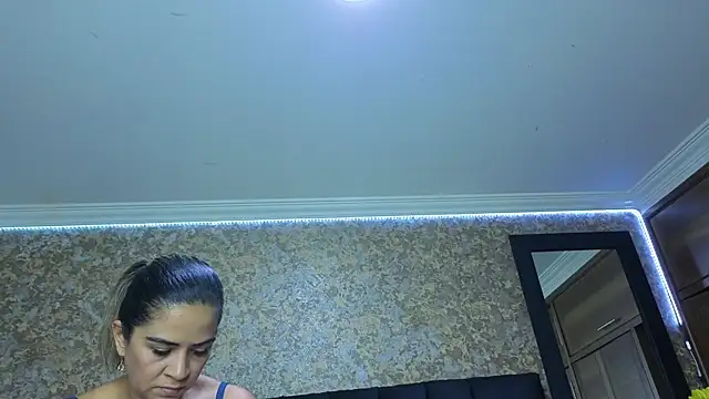 Snapshot of stella_xue chatting on 19, 11, 2025 stella xue online show from 19, 11, 2025