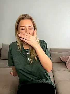 Snapshot of belle98 chatting on 25, 11, 2025 belle98 online show from 25, 11, 2025