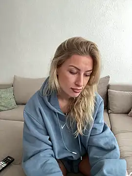 Snapshot of belle98 chatting on 27, 10, 2025 belle98 online show from 27, 10, 2025