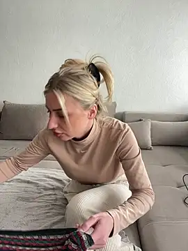 Snapshot of belle98 chatting on 18, 3, 2025 belle98 online show from 18, 3, 2025