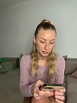 Snapshot of belle98 chatting on 16, 11, 2025 belle98 online show from 16, 11, 2025