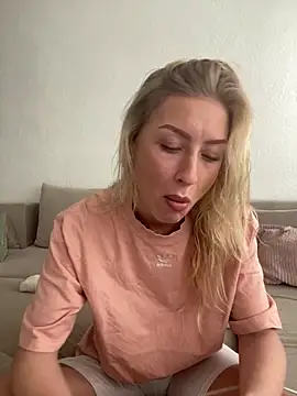 Snapshot of belle98 chatting on 13, 11, 2025 belle98 online show from 13, 11, 2025