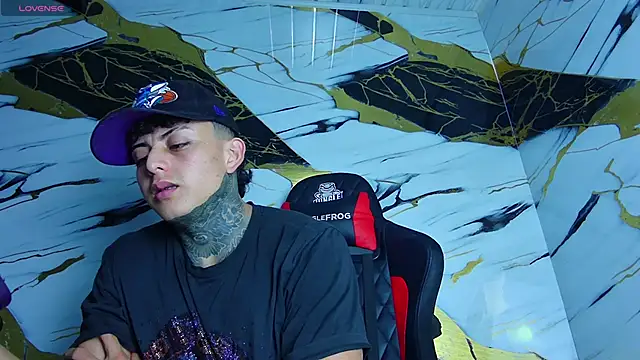 Kevin22 222 online show from 5, 3, 2025